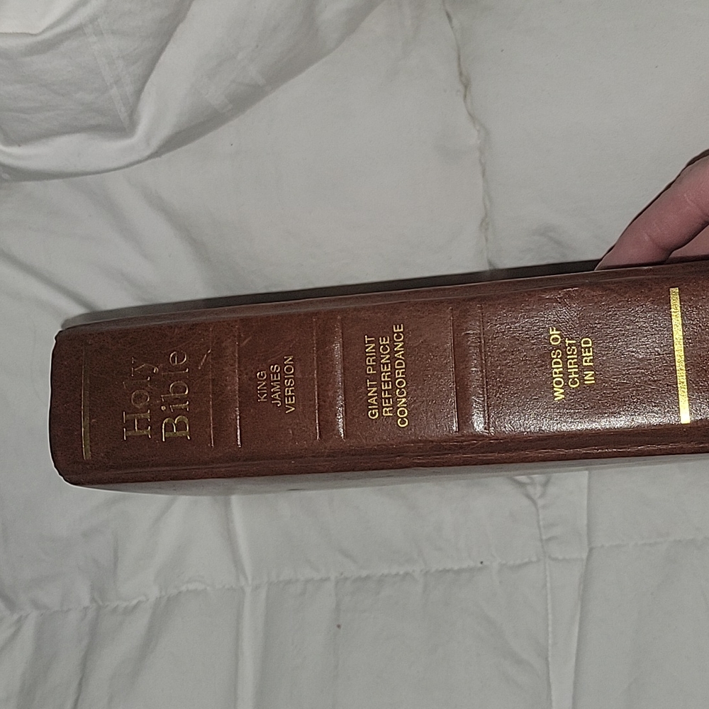 Holy bible giant print kjv - Picture 3 of 4